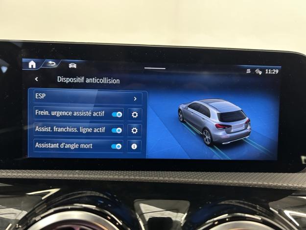MERCEDES-BENZ A 180 AMG Line Toit Pano Facelift  