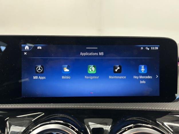 MERCEDES-BENZ A 180 AMG Line Toit Pano Facelift  