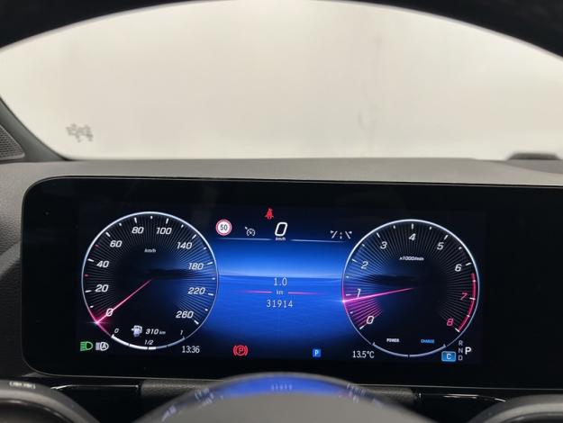 MERCEDES-BENZ B 180 Luxury Line Toit Pano Pack Night  