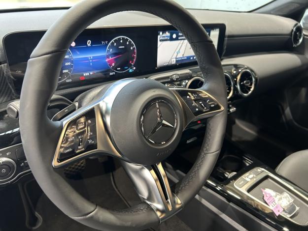 MERCEDES-BENZ A 180   Business Line