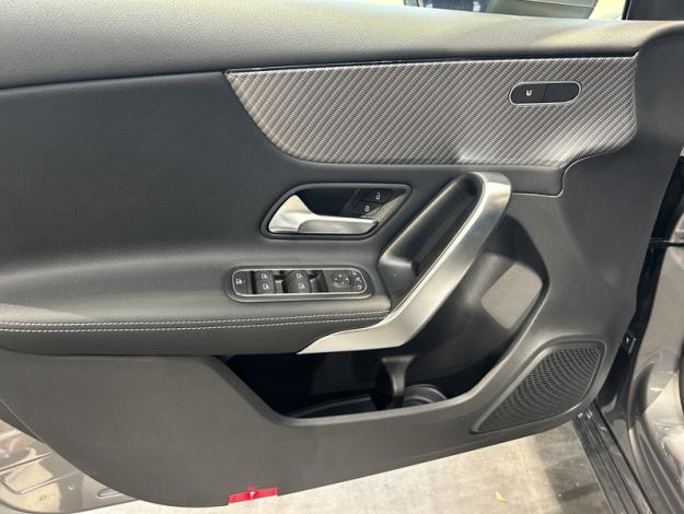 MERCEDES-BENZ A 180   Business Line