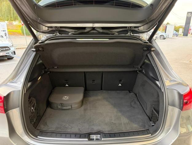 MERCEDES-BENZ EQA EQA 300 4MATIC