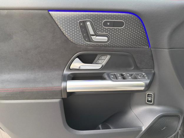 MERCEDES-BENZ EQA EQA 300 4MATIC