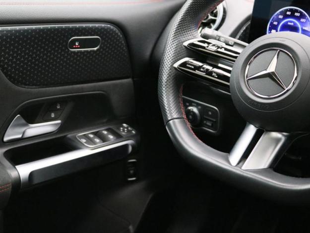 MERCEDES-BENZ EQB 250 + AMG Pack Night 7places Pano  