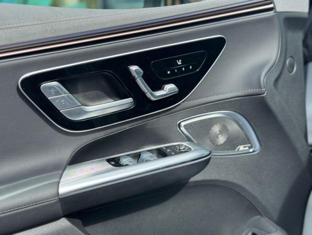 MERCEDES-BENZ EQE 300 AMG Line "Tech Edition" + HyperScreen - 5 ans GARANTIE !! 