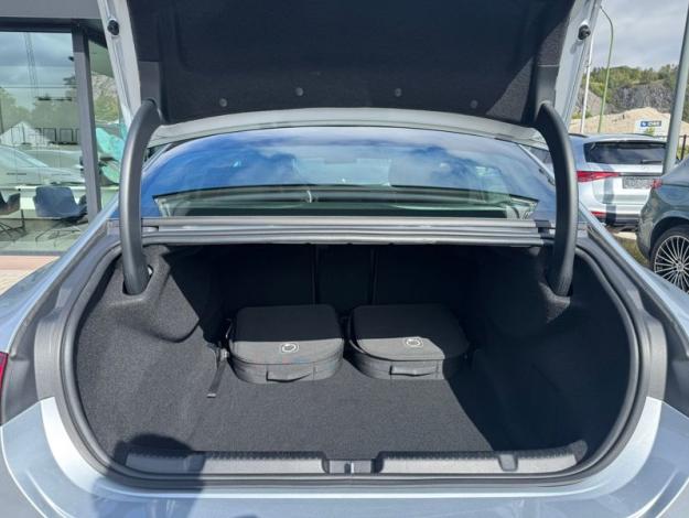 MERCEDES-BENZ EQE 300 AMG Line "Tech Edition" + HyperScreen - 5 ans GARANTIE !! 