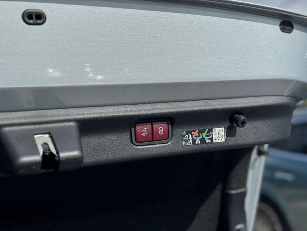 MERCEDES-BENZ EQE 300 AMG Line "Tech Edition" + HyperScreen - 5 ans GARANTIE !! 