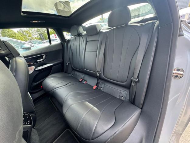 MERCEDES-BENZ EQE 300 AMG Line "Tech Edition" + HyperScreen - 5 ans GARANTIE !! 