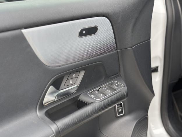 MERCEDES-BENZ GLA 180 d Luxury Line  