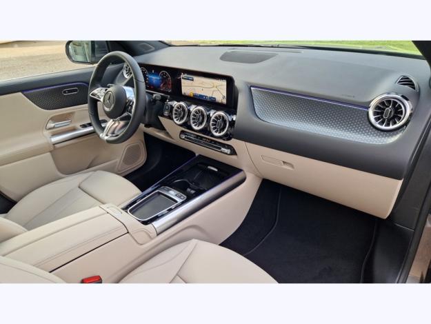 MERCEDES-BENZ GLA 180 Progressive Line  GLA 180 Progressive Line