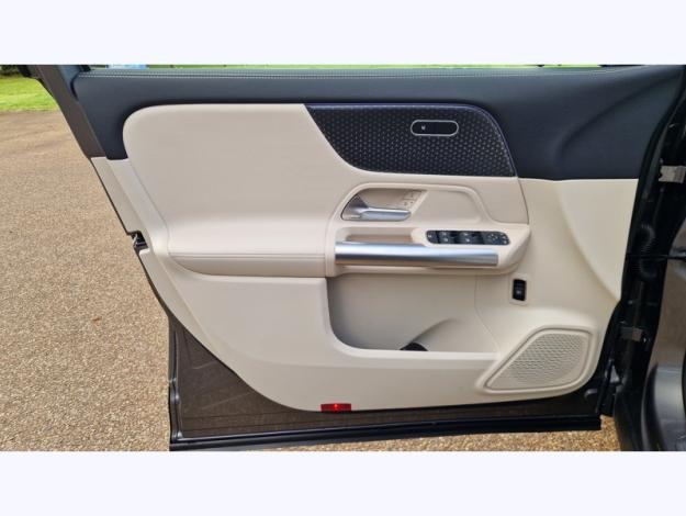 MERCEDES-BENZ GLA 180 Progressive Line  GLA 180 Progressive Line