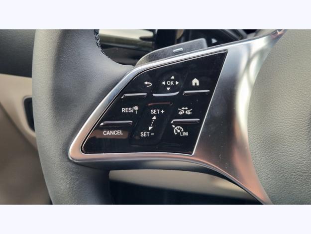 MERCEDES-BENZ GLA 180 Progressive Line  GLA 180 Progressive Line