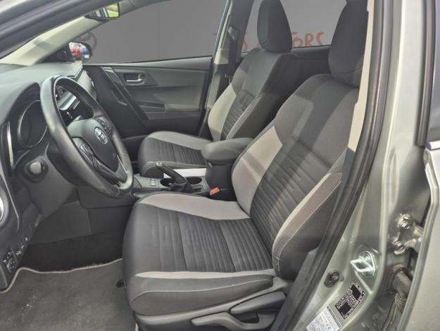 TOYOTA Auris 1.8 HYBRID 136h DESIGN  