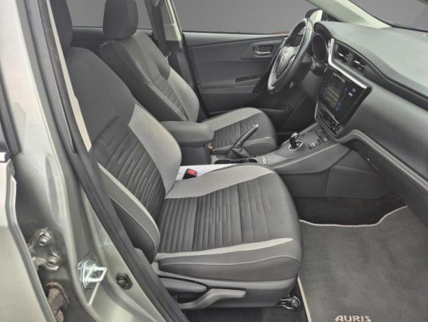 TOYOTA Auris 1.8 HYBRID 136h DESIGN  