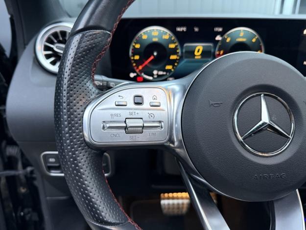 MERCEDES-BENZ GLA 200 d AMG Line  GLA 200 d AMG Line