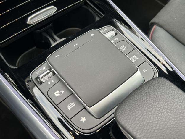 MERCEDES-BENZ GLA 250 e AMG Line  