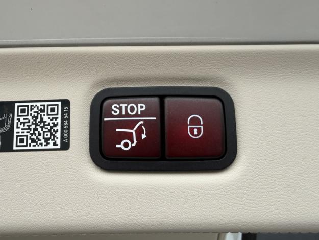 MERCEDES-BENZ EQS SUV Mercedes-Maybach EQS 680 SUV  Mercedes-Maybach EQS 680 SUV