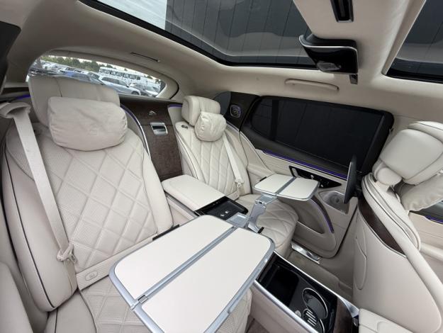 MERCEDES-BENZ EQS SUV Mercedes-Maybach EQS 680 SUV  Mercedes-Maybach EQS 680 SUV