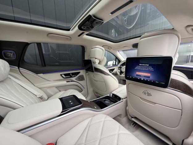 MERCEDES-BENZ EQS SUV Mercedes-Maybach EQS 680 SUV  Mercedes-Maybach EQS 680 SUV