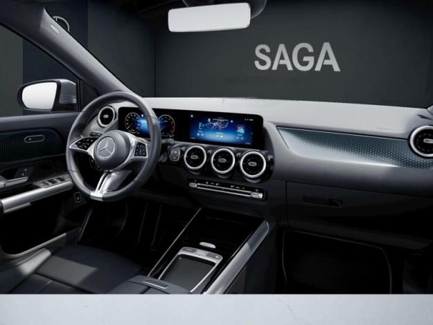 MERCEDES-BENZ GLA 180   Cyber Edition