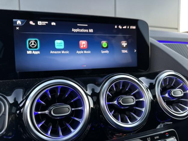 MERCEDES-BENZ GLA 200 d AMG Line  GLA 200 d AMG Line