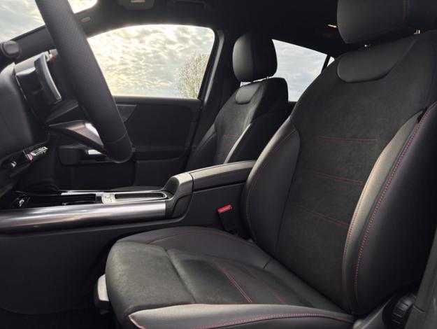 MERCEDES-BENZ GLA 180 AMG Line  GLA 180 AMG Line