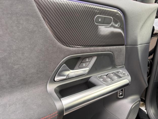 MERCEDES-BENZ GLA 180 AMG Line  GLA 180 AMG Line