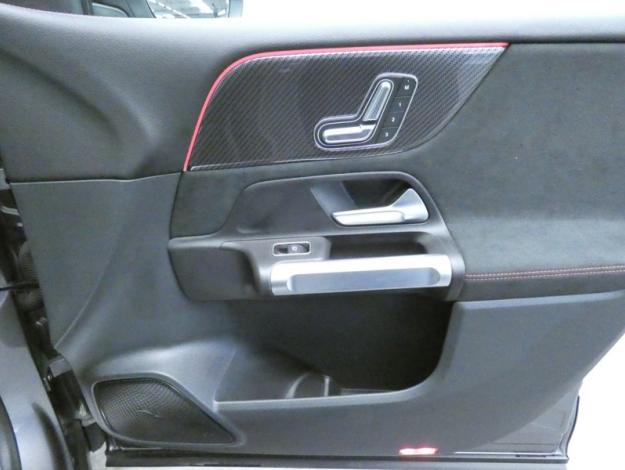 MERCEDES-BENZ GLB 200 d AMG Line  