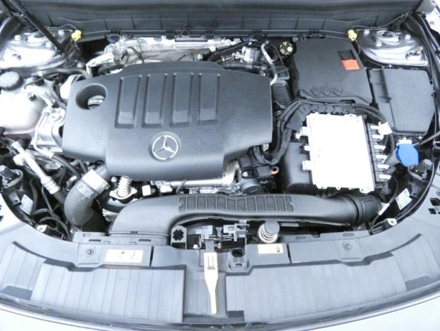 MERCEDES-BENZ GLB 200 d AMG Line  