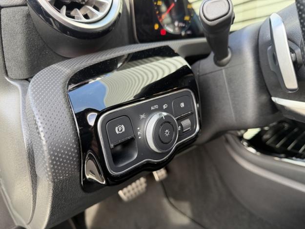 MERCEDES-BENZ Classe A 180 AMG Line  