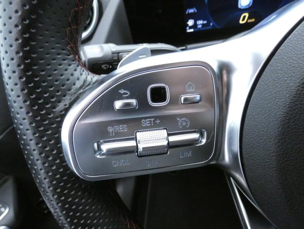 MERCEDES-BENZ GLA 200 d AMG Line  