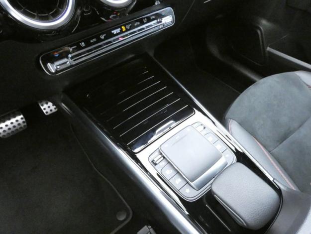 MERCEDES-BENZ GLA 200 d AMG Line  