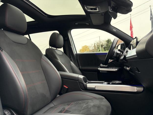 MERCEDES-BENZ EQB 250 + AMG Pack Night 7places Pano  