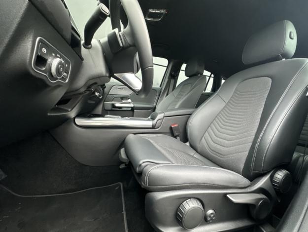 MERCEDES-BENZ GLA 180 Progressive Line  