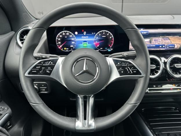 MERCEDES-BENZ GLA 180 Progressive Line  