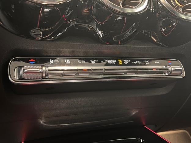 MERCEDES-BENZ GLB 200 d AMG Line  