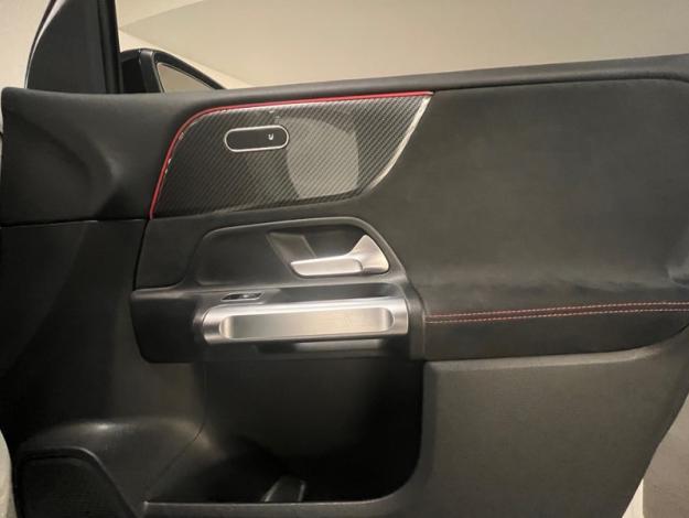 MERCEDES-BENZ GLB 200 d AMG Line  