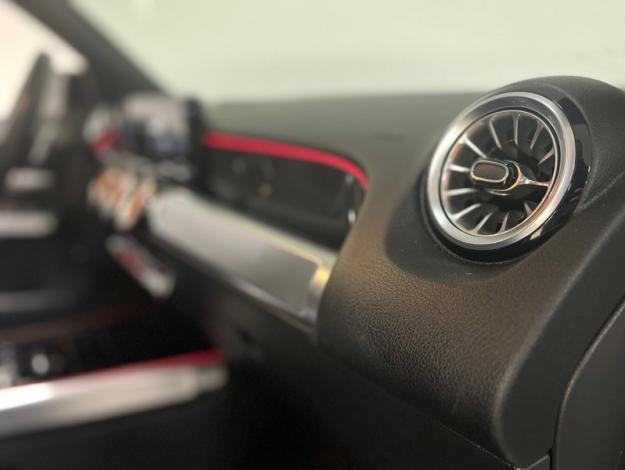 MERCEDES-BENZ GLB 200 d AMG Line  