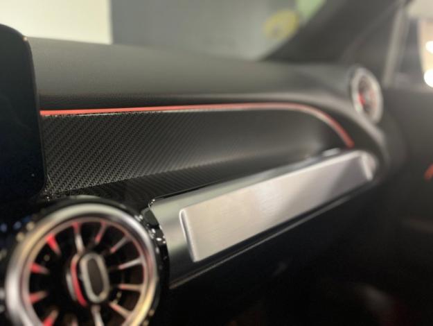 MERCEDES-BENZ GLB 200 d AMG Line  