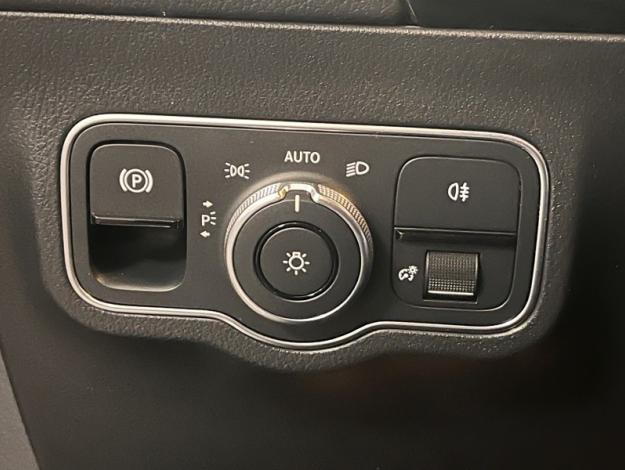 MERCEDES-BENZ GLA 250 e AMG Line  