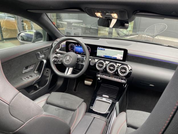 MERCEDES-BENZ CLA Shooting Brake 200 d 150ch AMG Line 8G-DCT AMG Line Classe CLA SB/118 CLA 200 d Shooting Brake AMG Line