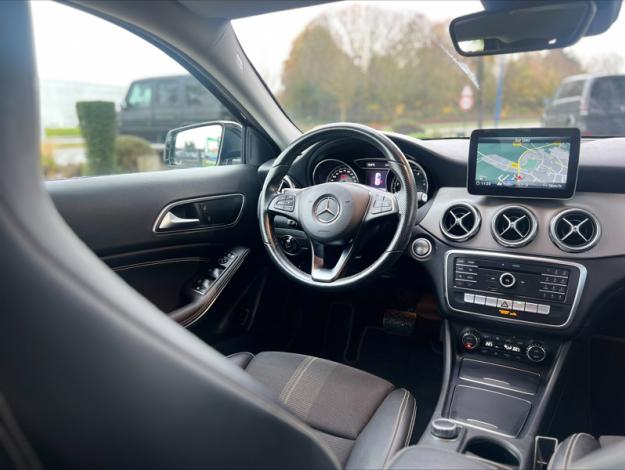 MERCEDES-BENZ GLA 180 Sensation  