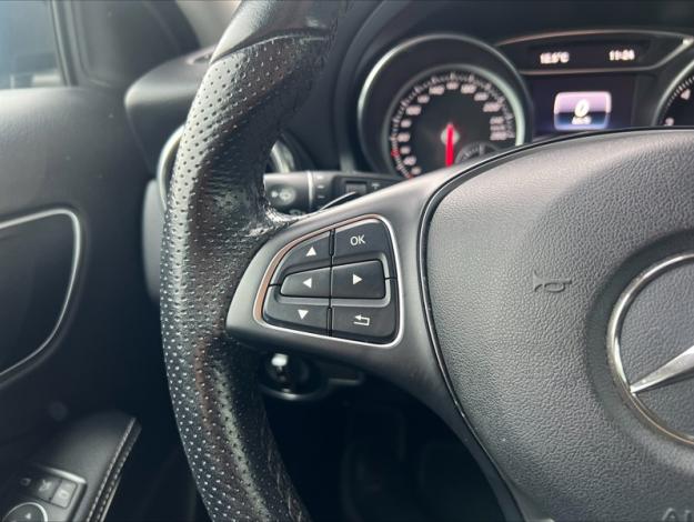 MERCEDES-BENZ GLA 180 Sensation  