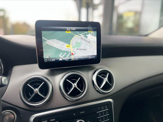 MERCEDES-BENZ GLA 180 Sensation  