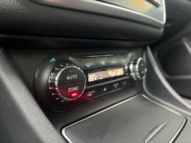 MERCEDES-BENZ GLA 180 Sensation  