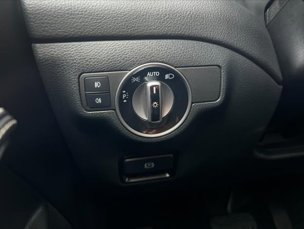 MERCEDES-BENZ GLA 180 Sensation  