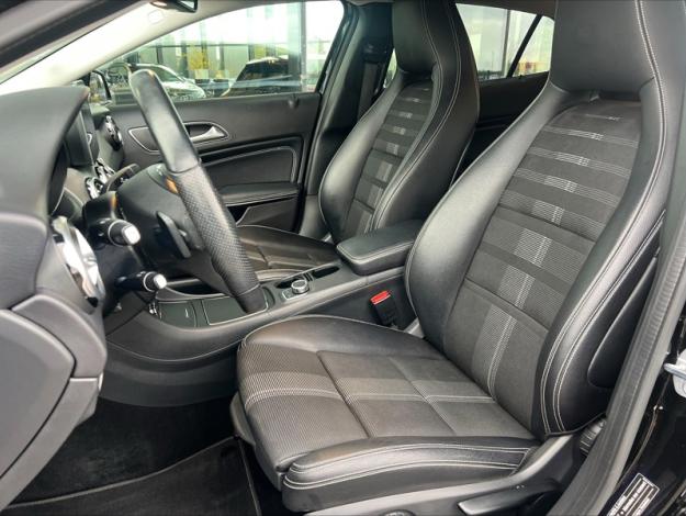 MERCEDES-BENZ GLA 180 Sensation  