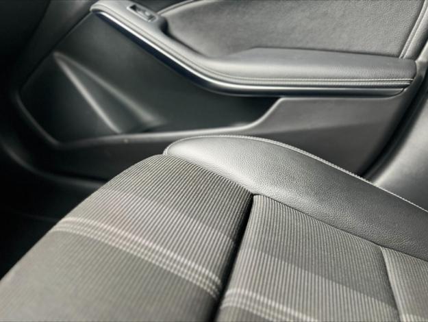 MERCEDES-BENZ GLA 180 Sensation  