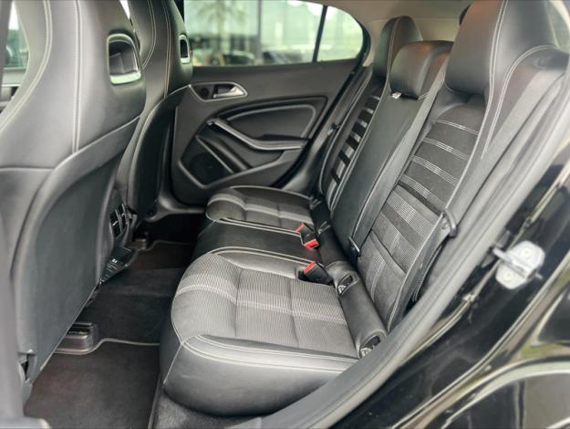 MERCEDES-BENZ GLA 180 Sensation  