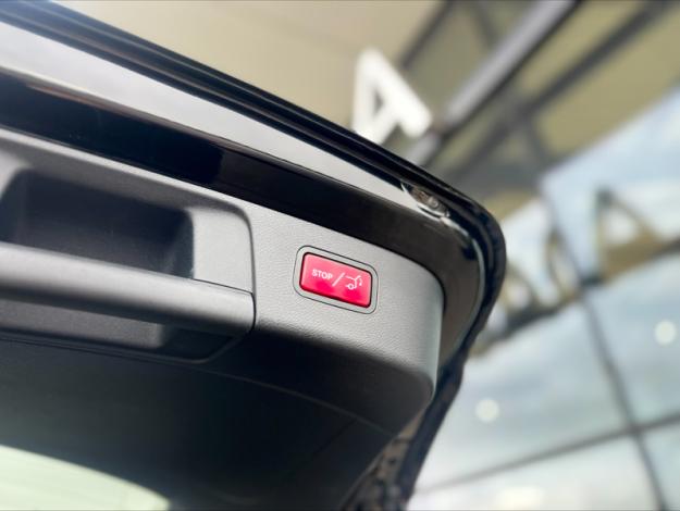 MERCEDES-BENZ GLA 180 Sensation  